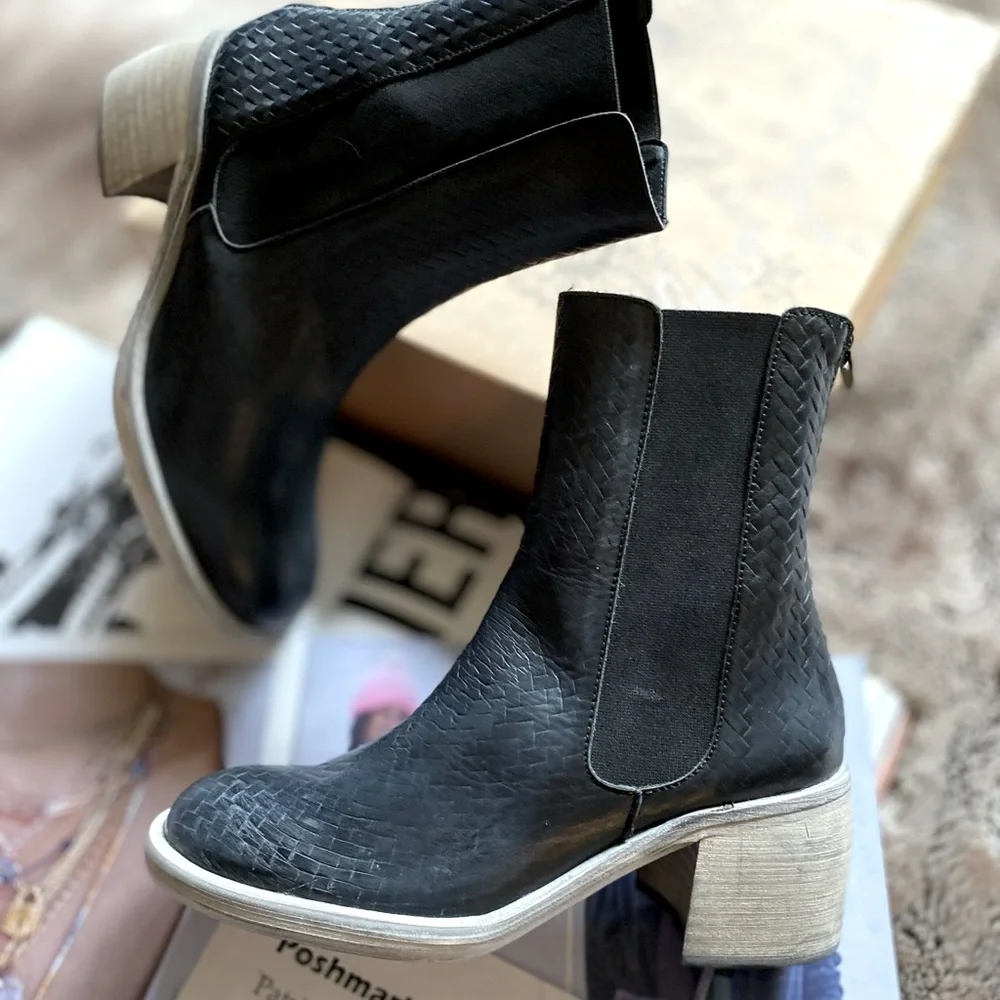 Free People Essential Chelsea Boots - Picture 15 of 15